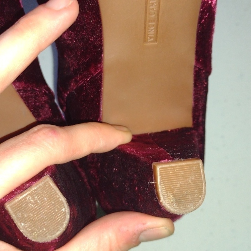 VINCE Camuto Evanata Crushed Velvet Bootie Red size 8.5 - Picture 8 of 14